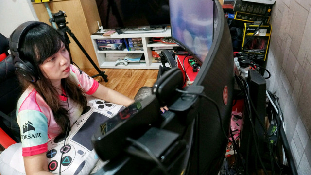 Nixia Monica Carolina, gamer perempuan. (Foto: Helmi Afandi Abdullah/kumparan)