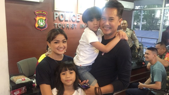 Nirina Zubir dan Keluarga. (Foto: Alexander Vito/kumparan)