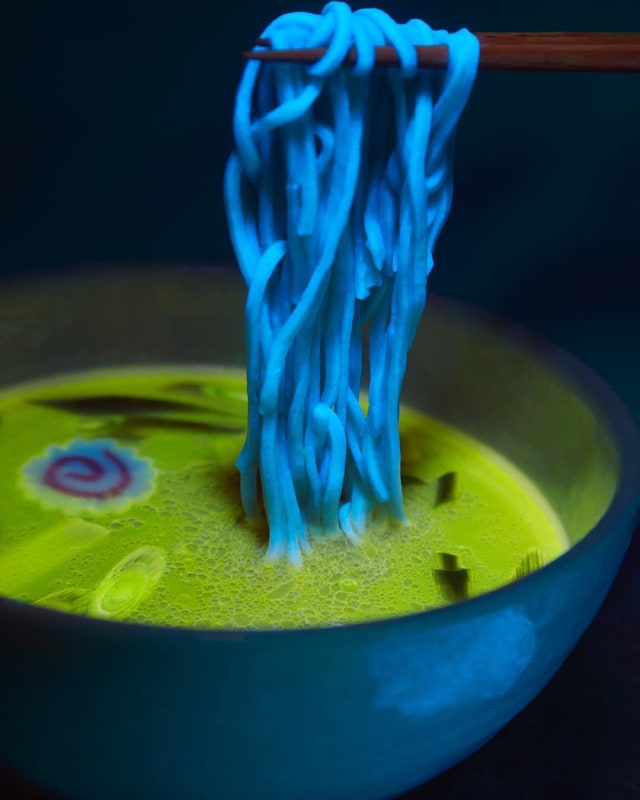 Ramen glow in the dark (Foto: Instagram @nakamura.ke)