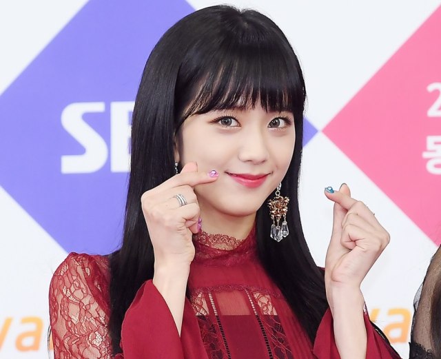 8 Inspirasi Gaya Rambut Manis dari Jisoo BLACKPINK, Bisa Dicoba Nih! (7)