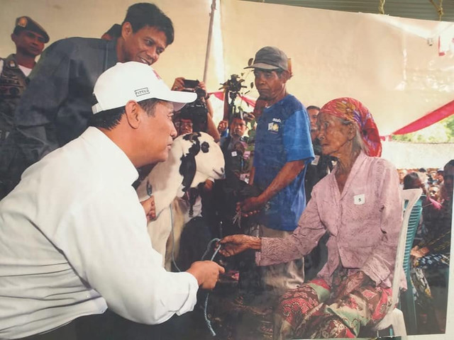 Menteri Pertanian Amran Sulaiman saat bersama peternak. (Foto: Pribadi)