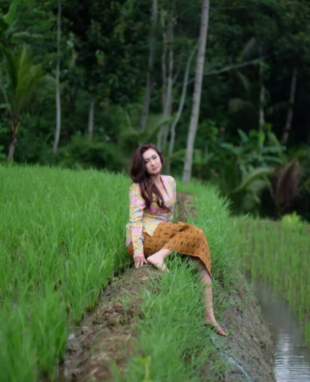 Bak Gadis Desa, Intip 5 Potret Nafa Urbach saat Blusukan (5)