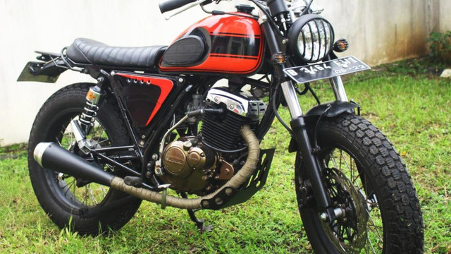 Modifikasi Suzuki Thunder jadi Jap Style: Beberapa komponennya merupakan kustom dan sebagian lagi produk aftermarket (Foto: dok. Central Classic Custom)