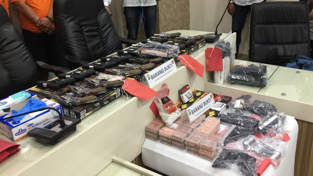 Barang bukti penjualan air gun ilegal di Mapolres Pelabuhan Tanjung Priok, Jakarta utara. (Foto: Fachrul irwinsyah/kumparan)