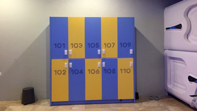 Fasilitias loker yang disediakan JakPod Capsule Hotel. (Foto: Bella Cynthia/kumparan)
