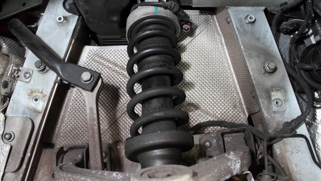 Ilustrsi suspensi mobil yang rusak (Foto: dok. Assist Auto Repair)