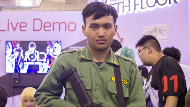 Angga Pratama di acara wibu jadi cosplay hansip. (Foto: Facebook/Angga Pratama)