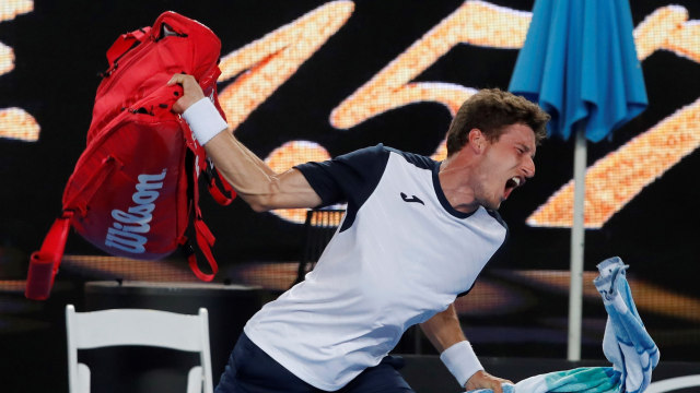 Busta mengamuk di akhir laga babak keempat Australia Terbuka 2019. (Foto: REUTERS/Adnan Abidi)