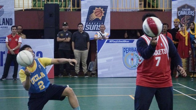 Suasana pembukaan Coaching Clinic Bola Basket NBA Junior Asia DKI Jakarta 2019 di Gedung Olahraga Ciracas, Jakarta, Selasa (22/1). (Foto: Irfan Adi Saputra/kumparan )