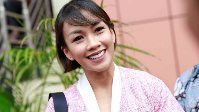 Presenter Melanie Putria saat ditemui wartawan seusai sidang perceraian di Pengadilan Agama Jakarta Barat Jakarta Selasa (22/01).  Foto: Ronny