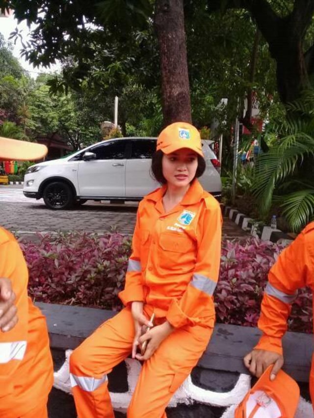 Sellha Purba, pasukan oranye Kelurahan Kelapa Gading Timur. (Foto: Facebook/Sellha Purba)