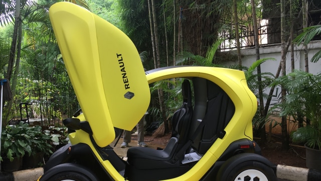 Renault Twizy, mobil listrik mungil yang diperkenalkan di Indonesia. (Foto: Ghulam Muhammad Nayazri / kumparanOTO)