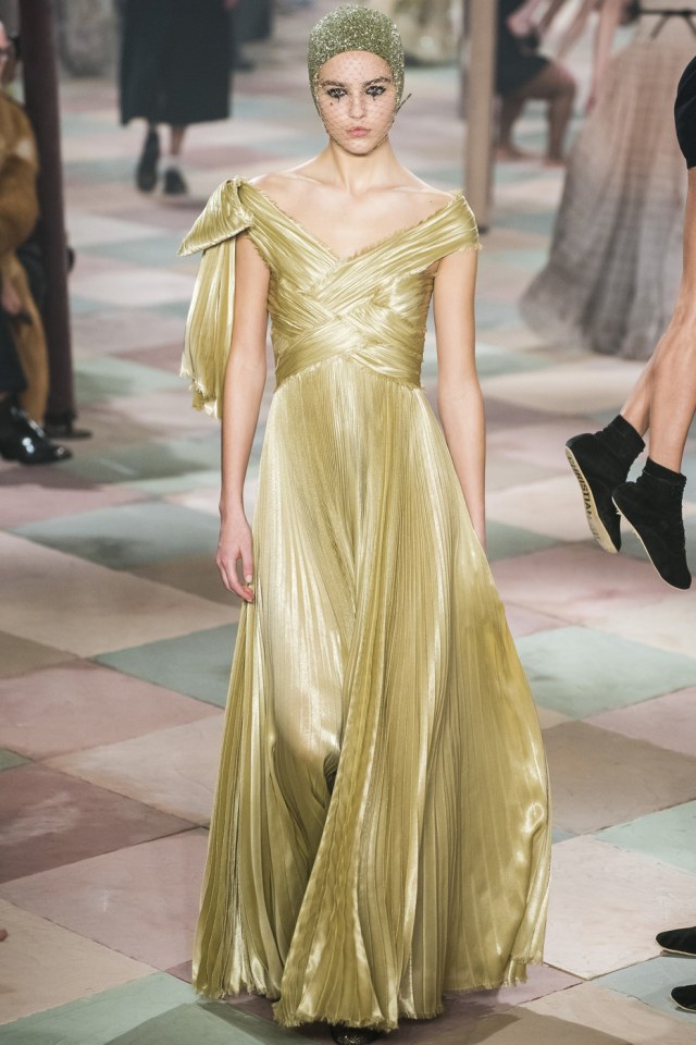 Terinspirasi Sirkus, Ini 7 Look Terbaik dari Koleksi Terbaru Dior Haute Couture (3)