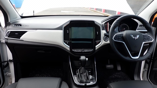 SUV Wuling Almaz resmi mengaspal di Indonesia, tantang CR-V, Pajero Sport dan Fortuner. (Foto: Aditya Pratama Niagara / kumparanOTO)