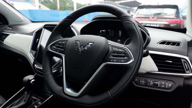 SUV Wuling Almaz resmi mengaspal di Indonesia, tantang CR-V, Pajero Sport dan Fortuner. (Foto: Aditya Pratama Niagara / kumparanOTO)
