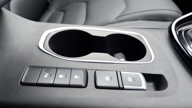 SUV Wuling Almaz resmi mengaspal di Indonesia, tantang CR-V, Pajero Sport dan Fortuner. (Foto: Aditya Pratama Niagara / kumparanOTO)