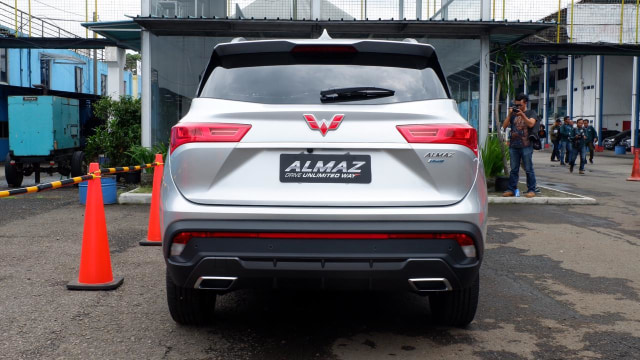SUV Wuling Almaz resmi mengaspal di Indonesia, tantang CR-V, Pajero Sport dan Fortuner. (Foto: Aditya Pratama Niagara / kumparanOTO)