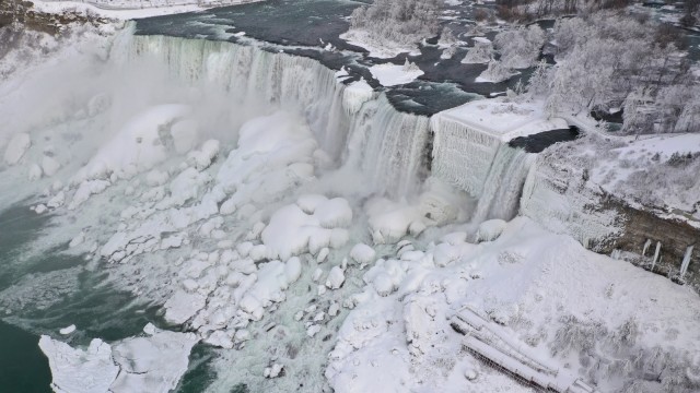 Foto udara Air Terjun Niagara, Kanada saat musim dingin. (Foto: REUTERS/Dronebase)