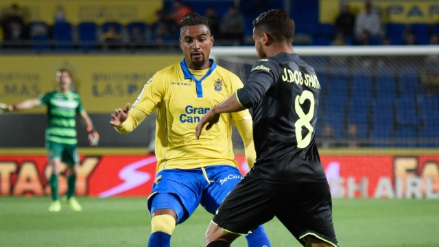 Boateng saat bermain untuk Las Palmas di musim 2016/17. (Foto: AFP/Desiree Martin)