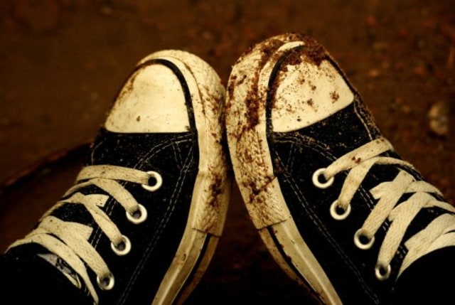 Kiat Merawat Sepatu Berbahan Kanvas agar Awet Meski Sering Dipakai (1)