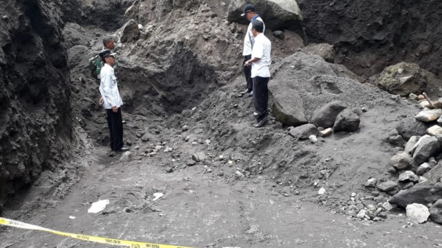 Lokasi longsor di Balong, Umbulharjo, Cangkringan, Kabupaten Sleman,Yogyakarta, Rabu (23/1).  (Foto: Arfiansyah Panji Purnandaru/kumparan)