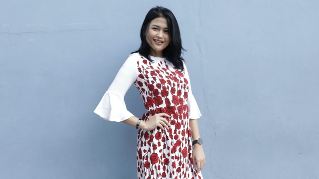 Penyanyi dangdut Ovi Sovianti saat hadir di acara Rumpi Trans TV Jakarta Rabu (23/1).  (Foto: Ronny/kumparan )