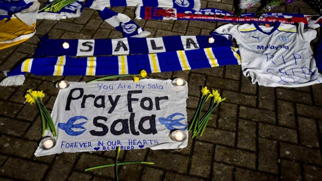 Suasana di luar stadion Cardiff, Inggris. (Foto: REUTERS/Rebecca Naden)