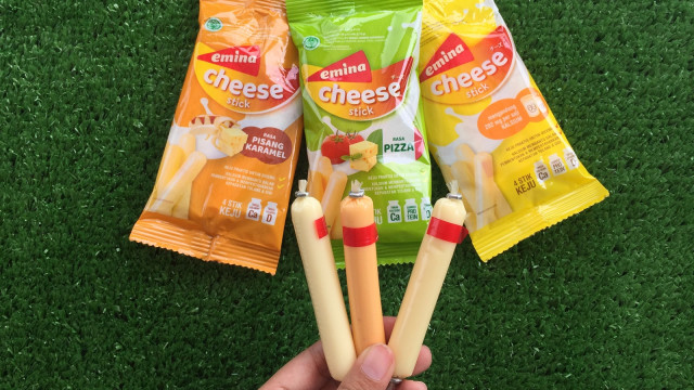 Keju stik Emina Cheese. (Foto: Safira Maharani/ kumparan)