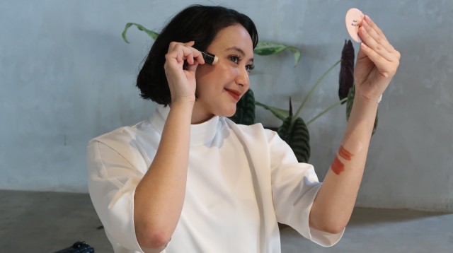 Melalui Rollover Reaction, Dinar Amanda ingin meningkatkan kualitas kosmetik lokal. (Foto: dok. Intan Kemala Sari/kumparan)