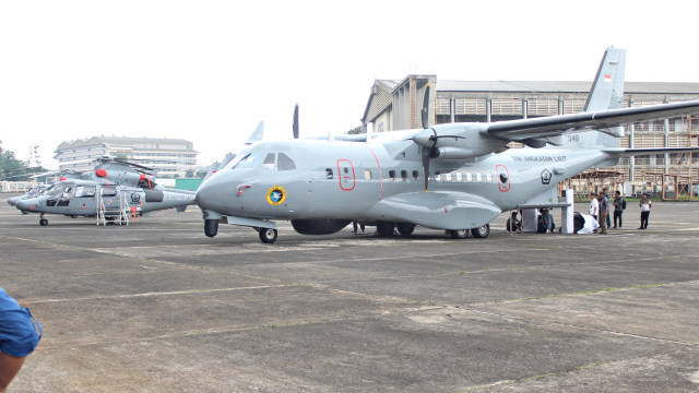 Pesawat udara CN235 yang diserahkan oleh PT Dirgantara Indonesia kepada Kementerian Pertahanan untuk TNI AL. (Foto: Iqbal Gojali/kumparan)