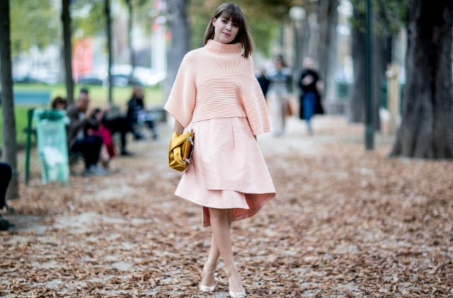 Romantis dan Feminin! Cewek Cancer Pasti Punya 5 Fashion Items Ini