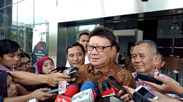 Menteri Dalam Negeri, Tjahjo Kumolo saat penuhi panggilan KPK sebagai saksi Meikarta. (Foto: Aprilandika Pratama/kumparan)