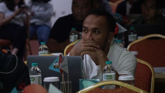 Salah satu peserta Onboarding 1001 Start Up Media Online Batch 2 saat mendengarkan pemaparan materi dari Ipang Wahid (Foto: kumparan/ Fanny Kusumawardhani)