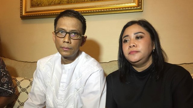Ayah Vanessa Angel, Doddy Sudrajat (kiri) dan Ibu sambung Vanessa, Puput (kanan). (Foto: Maria Gabrielle Putrinda/kumparan )