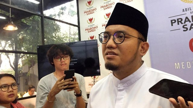 Koordinator Jubir Prabowo-Sandi, Dahnil Azhar Simanjutak di Media Center BPN. (Foto: Luthfan Darmawan/kumparan)