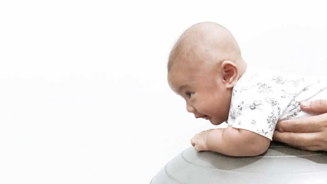 Stimulasi Agar Bayi Kuat Angkat Kepala