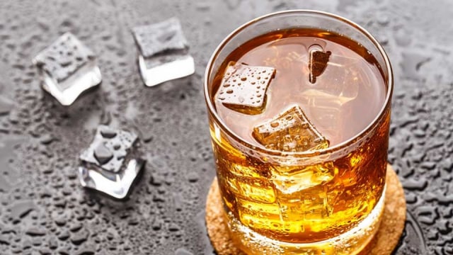Kebiasaan Minum Minuman Beralkohol Ganggu Kesuburan Pria