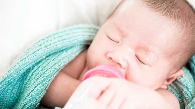 Bayi Menolak Dot? Bagaimana Ini?