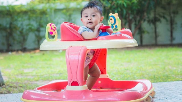 Pengalaman Menggunakan Baby Walker untuk Anak