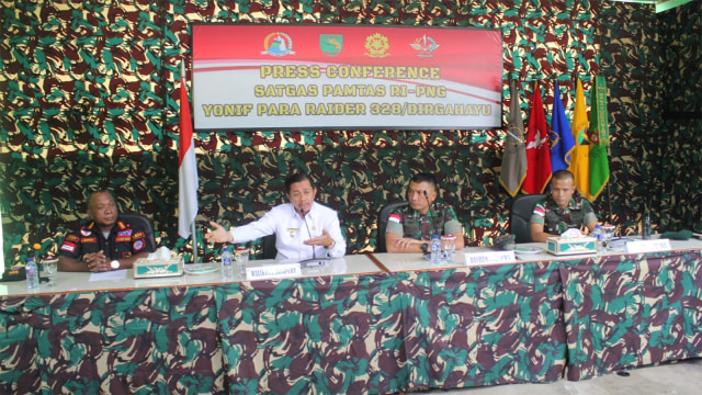 Dua Anggota OPM Serahkan Senjata dan Berjanji Setia Sama Pancasila (Foto: Dok. Pendam Cendrawasih)
