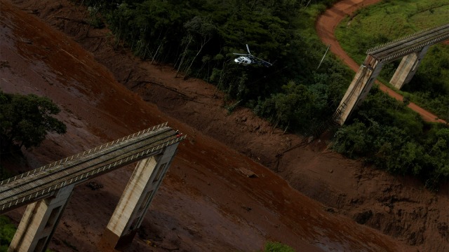Bendungan di Kota Brumadinho, Brazil, yang Jebol. (Foto: REUTERS/Washington Alves)