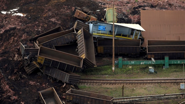Bendungan di Kota Brumadinho, Brazil, yang Jebol. (Foto: REUTERS/Washington Alves)