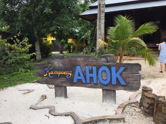 Plang bertuliskan Kampoeng Ahok. Foto: Selli Nisrina Faradilla/kumparan