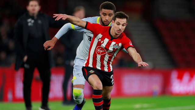 Cedric Soares (depan) saat berlaga bersama Southampton. Foto: Reuters/Andrew Couldridge