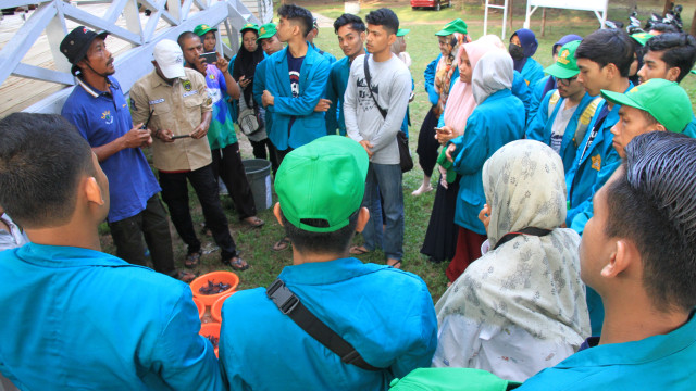 Pelepasan Penyu di kawasan Konservasi Penyu Aroen Meubanja di Desa Keude Panga (Foto: ANTARAFOTO/Syifa Yulinnas )