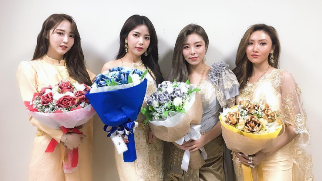 Girlband K-Pop, Mamamoo, dalam fan meeting di Thailand, Sabtu (26/1). (Foto: Instagram/@mamamoo_official)