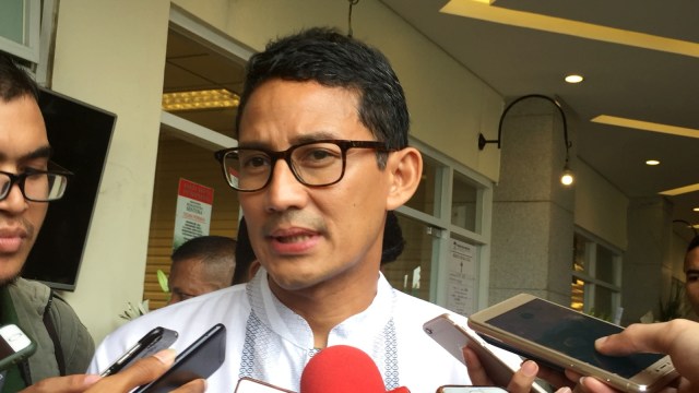 Sandiaga Uno di rumah duka Pendiri Sinar Mas Eka Tjipta Widjaja (27/1). (Foto: Tsana Fairuz/kumparan)