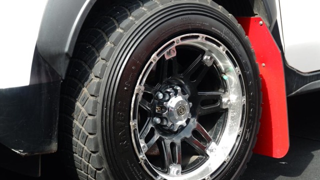 Modifikasi Xpander bergaya Rally Look: Ban besutan Accelera  (Foto: Aditya Pratama Niagara/kumparanOTO)