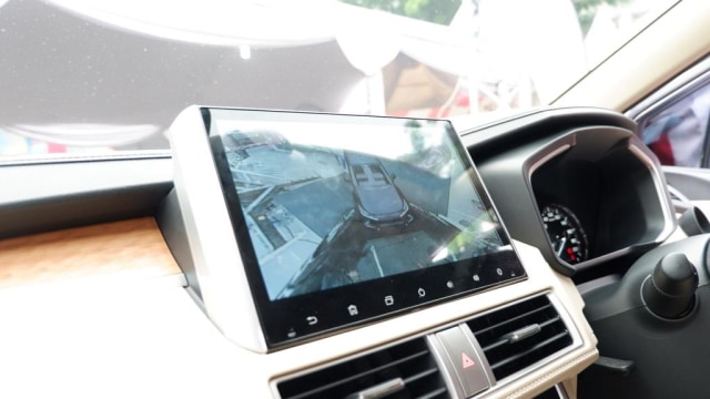Modifikasi Xpander bergaya elegan nan ceper: Tambahan berupa kamera 360 dan head unit besutan M-Tech (Foto: Aditya Pratama Niagara/kumparanOTO)