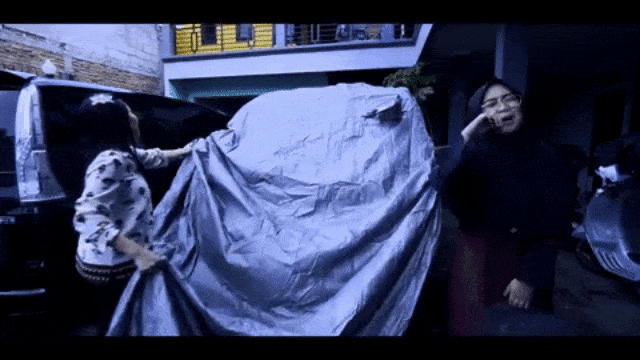 Ria Ricis Diiming-imingi mobil antik oleh Ayu Ting Ting (Foto: YouTube:  Ricis Official)